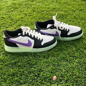 Older Kids' Air Jordan 1 Low Retro
Black Raspberry